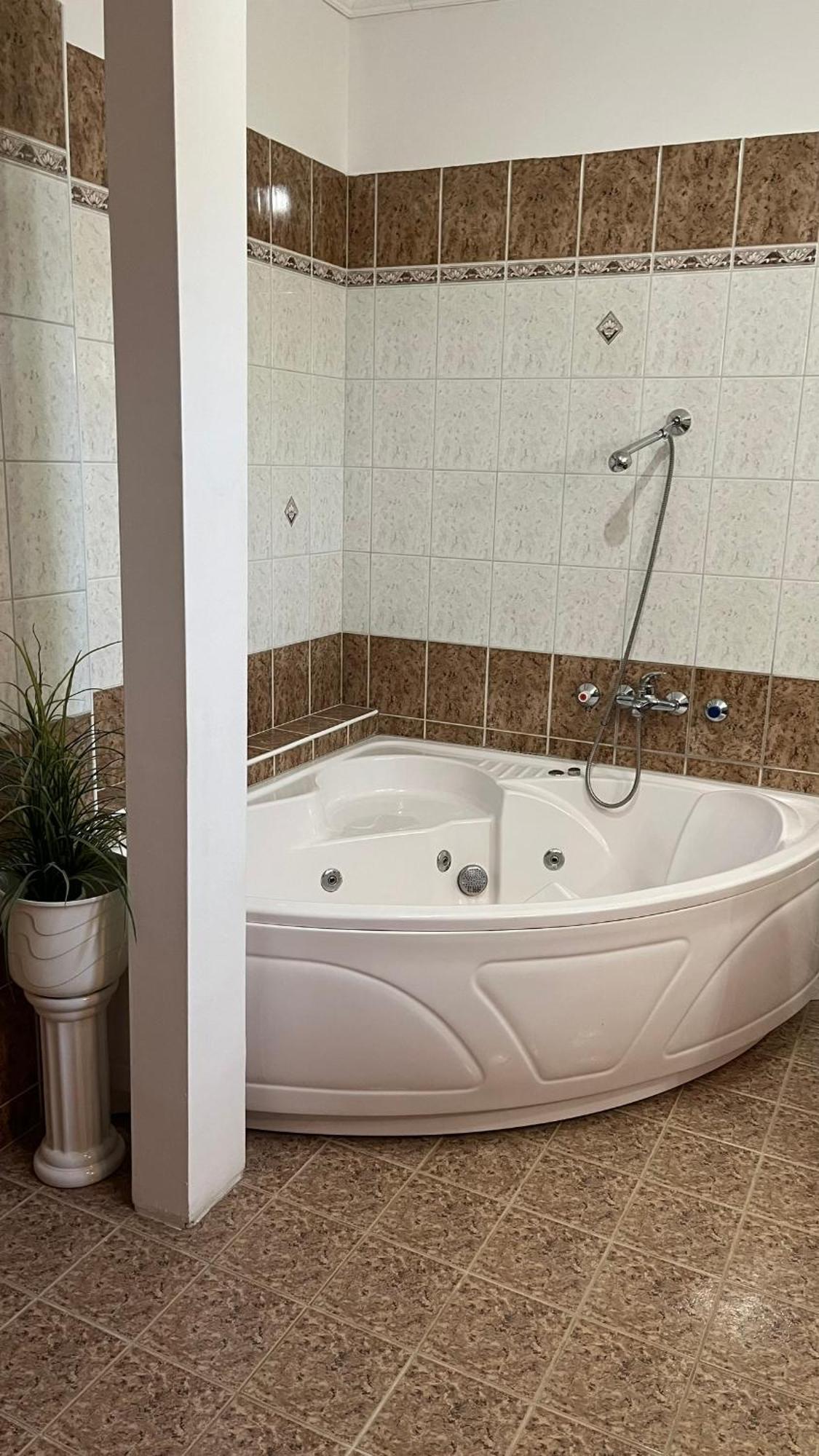 Sárvár Boezsi Apartman מראה חיצוני תמונה