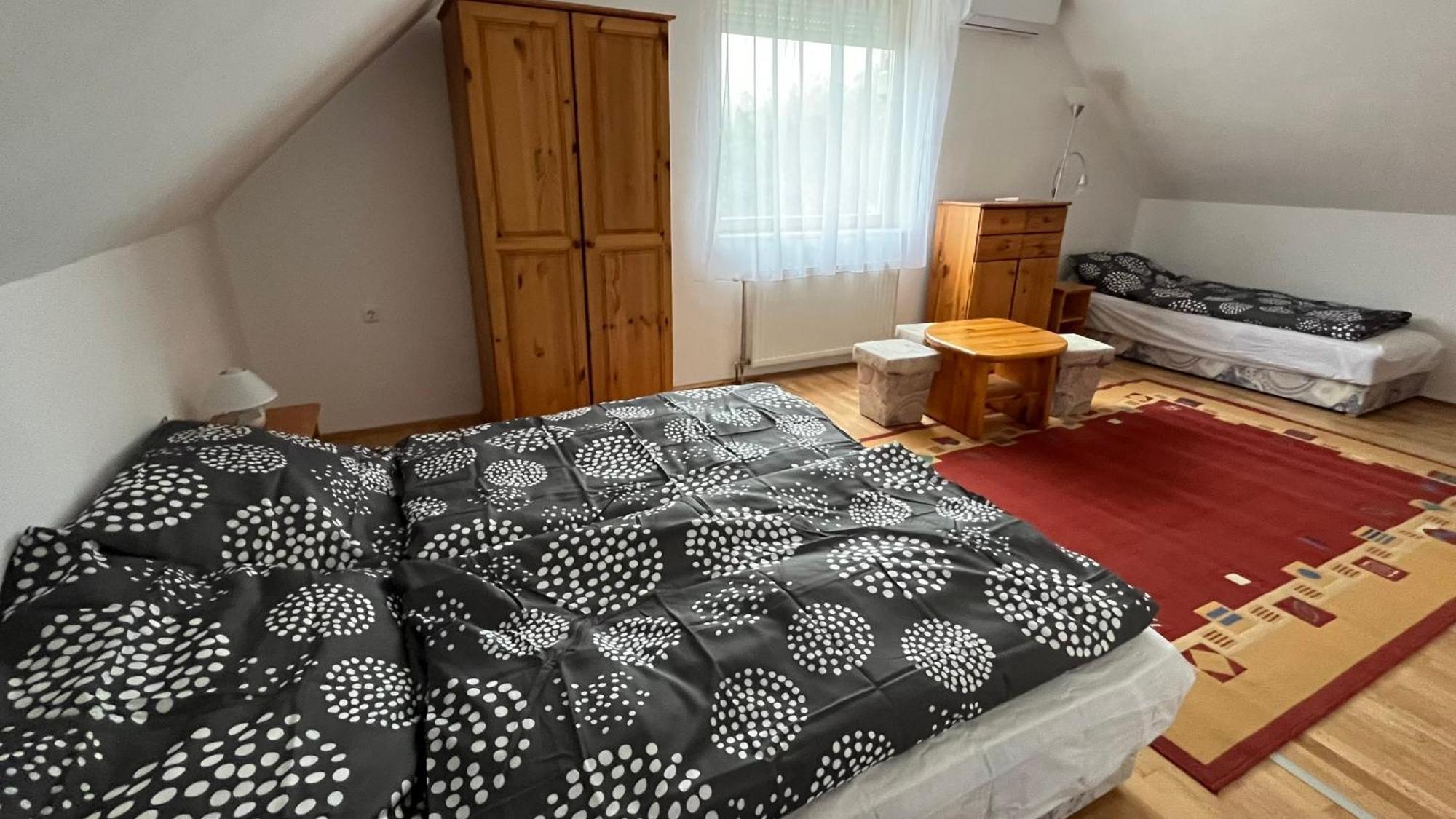 Sárvár Boezsi Apartman מראה חיצוני תמונה