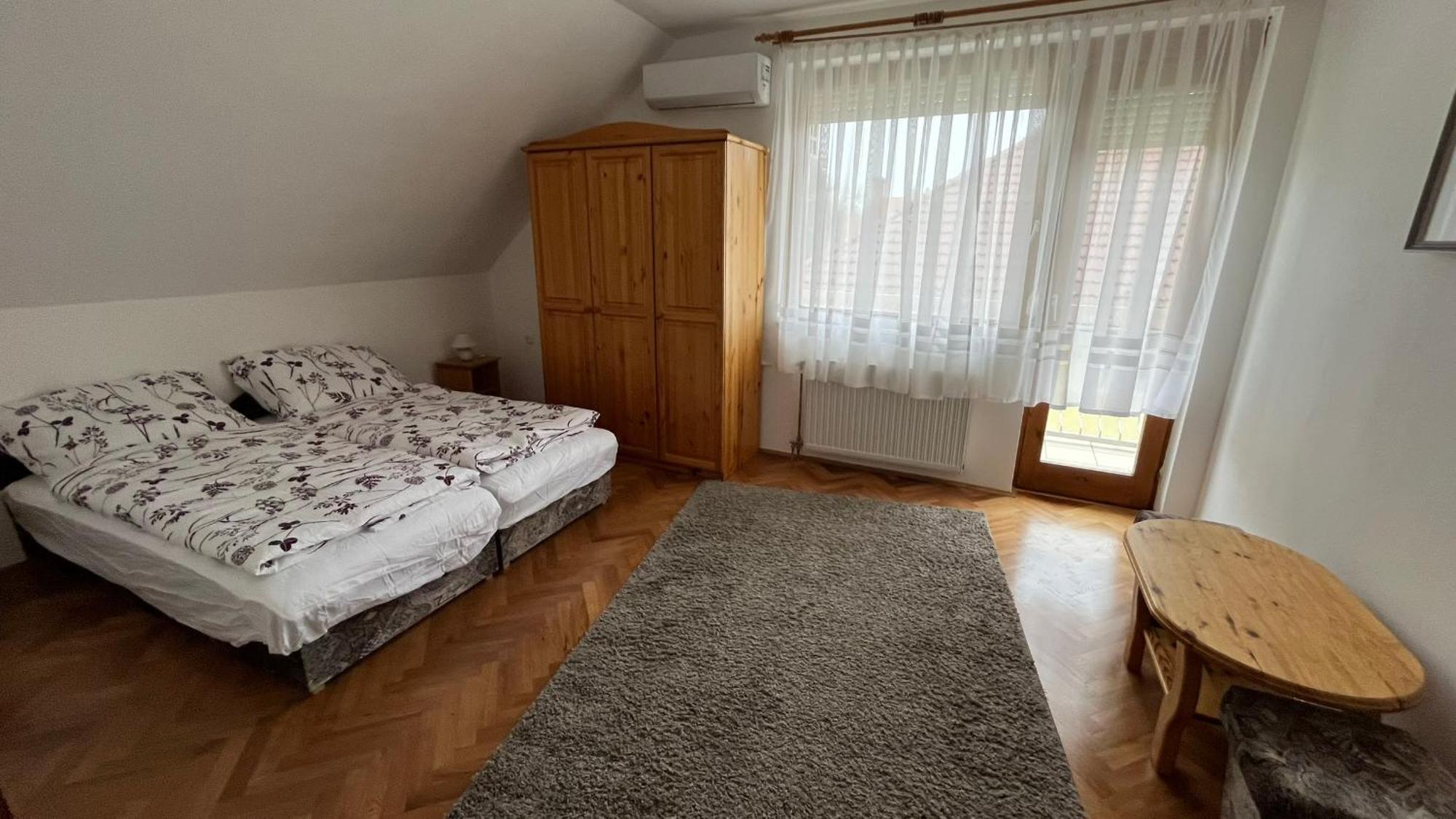 Sárvár Boezsi Apartman מראה חיצוני תמונה