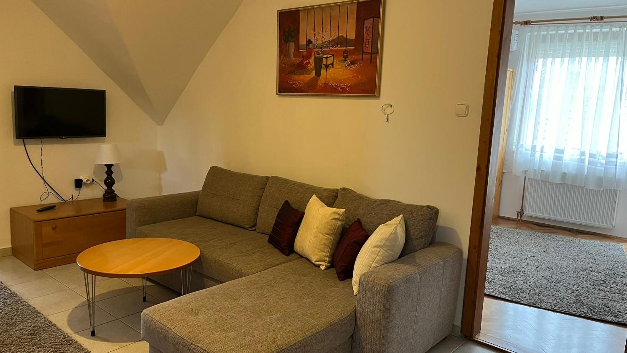 Sárvár Boezsi Apartman מראה חיצוני תמונה